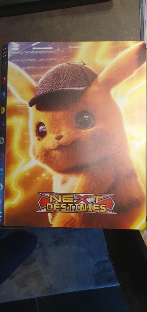 Pokémon kaarten in binder - Detective Pikachu Next Destinies, Ophalen of Verzenden
