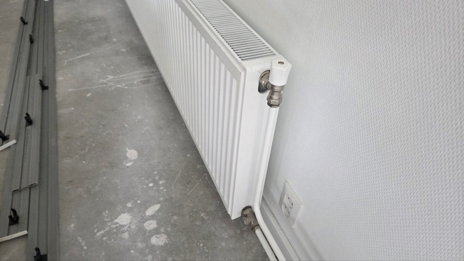T22 radiator, wit 40 x 260 cm , in zeer nette staat, Ophalen, 30 tot 80 cm, Gebruikt, Radiator
