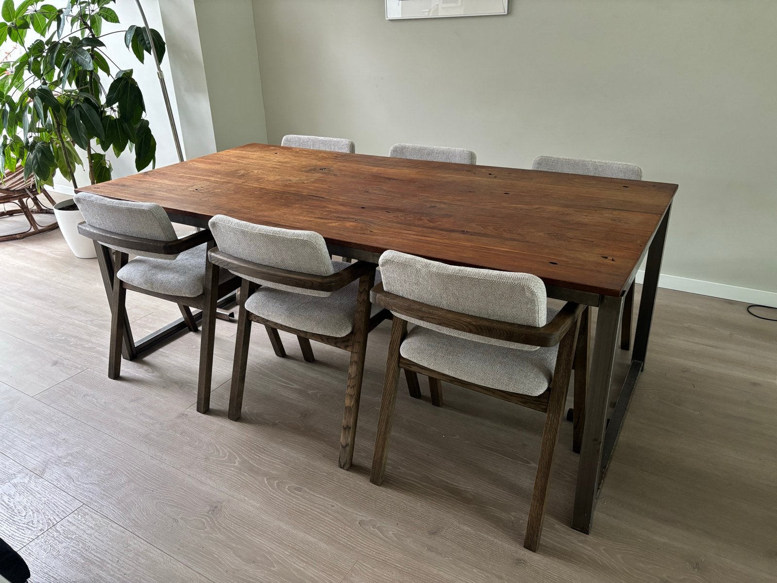 houten eettafel met metalen onderstel, Huis en Inrichting, Tafels | Eettafels, Ophalen, Gebruikt, 50 tot 100 cm, 150 tot 200 cm