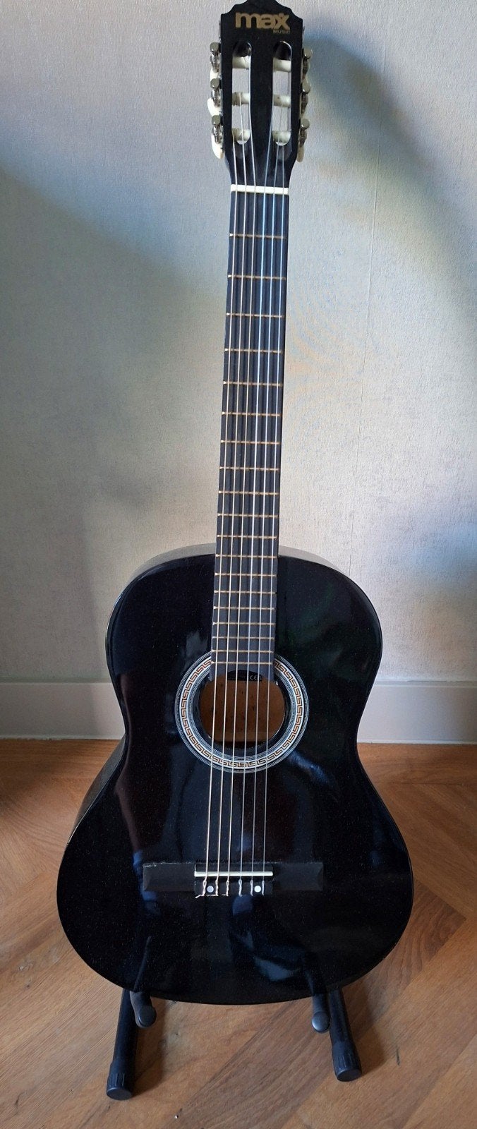 Leuke gitaar inclusief standaard en tas, Muziek en Instrumenten, Ophalen, Zo goed als nieuw