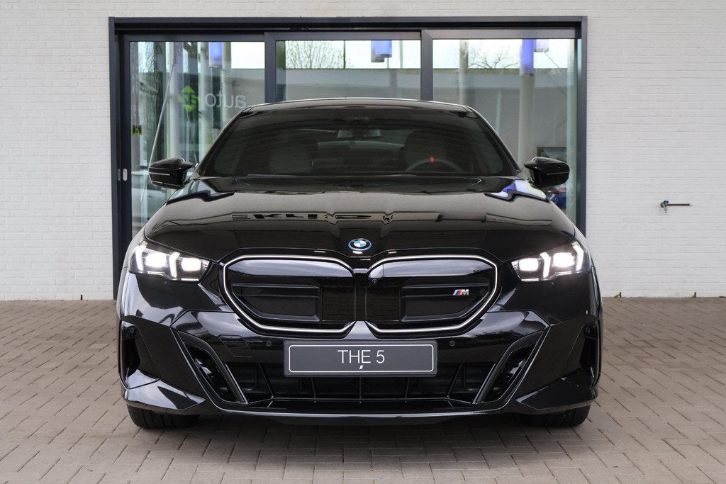 BMW i5 M60 xDrive | Driving Assistant Professional | Bowers, Automaat, 2270 kg, Zwart, Zwart
