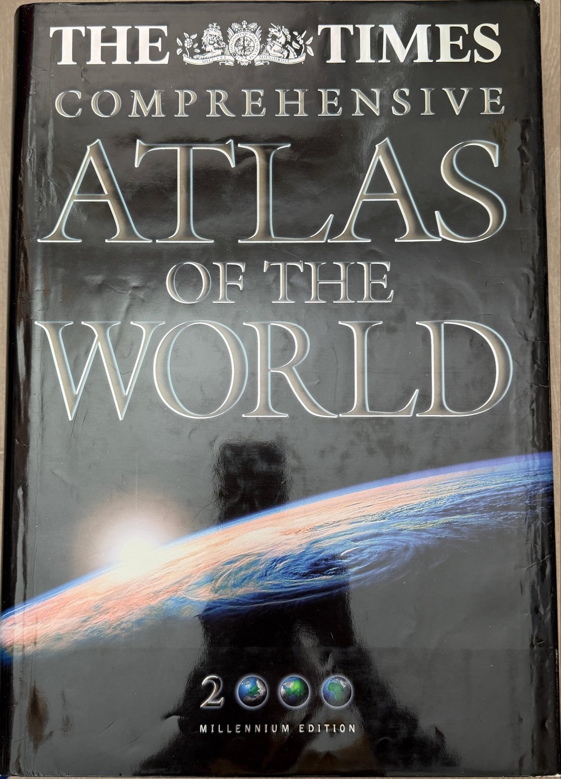 The Times Comprehensive Atlas of the World Millennium Editio, Boeken, Overige atlassen, 2000 tot heden, Ophalen of Verzenden, Zo goed als nieuw