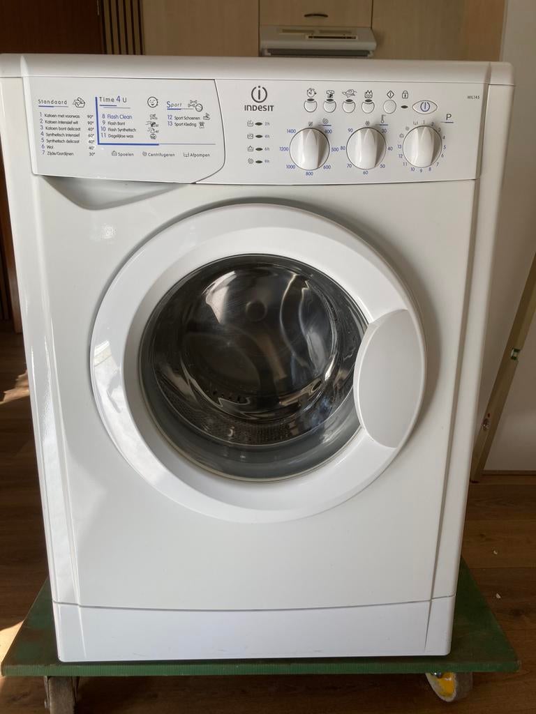 Indesit wil145  wasmachine, Ophalen of Verzenden, Zo goed als nieuw, 1200 tot 1600 toeren, 85 tot 90 cm