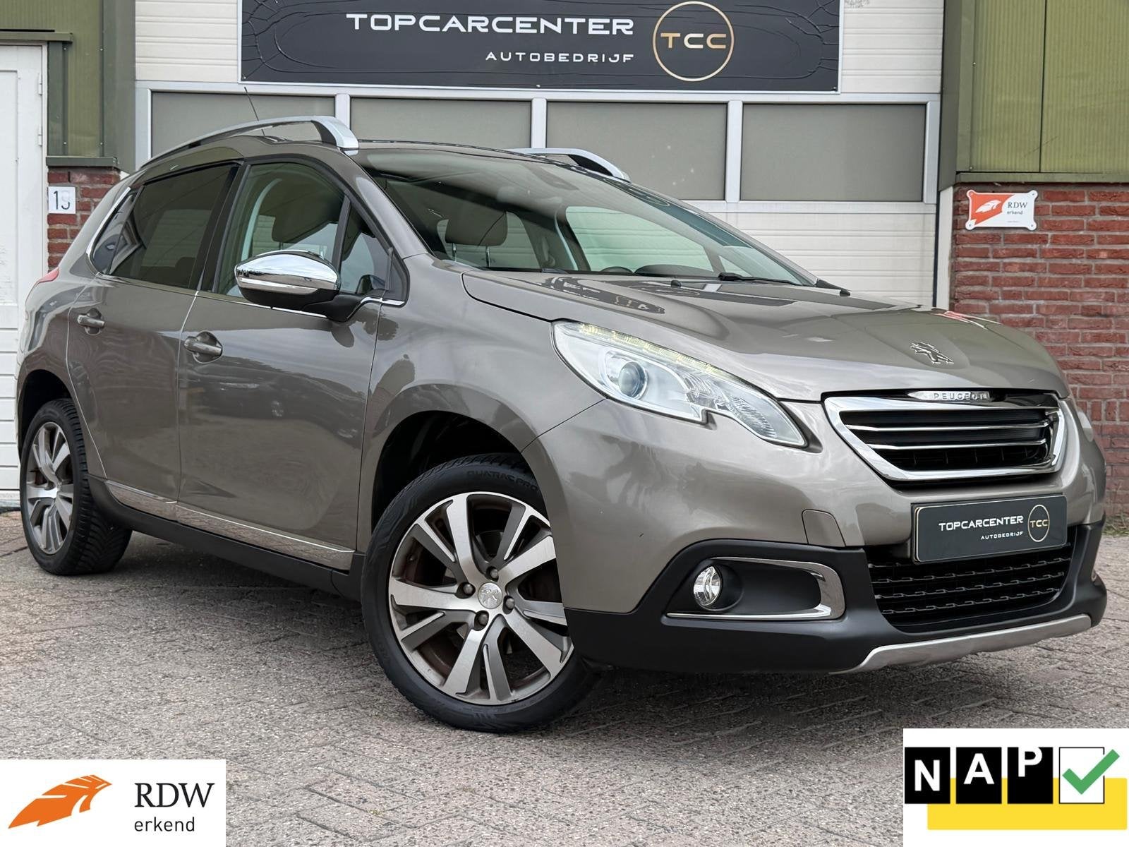 Peugeot 2008 1.6 VTi Féline/PANO/TREKH/PARKS/NAVI/APK/NAP, Auto's, Voorwielaandrijving, Euro 5, Gebruikt, 4 cilinders