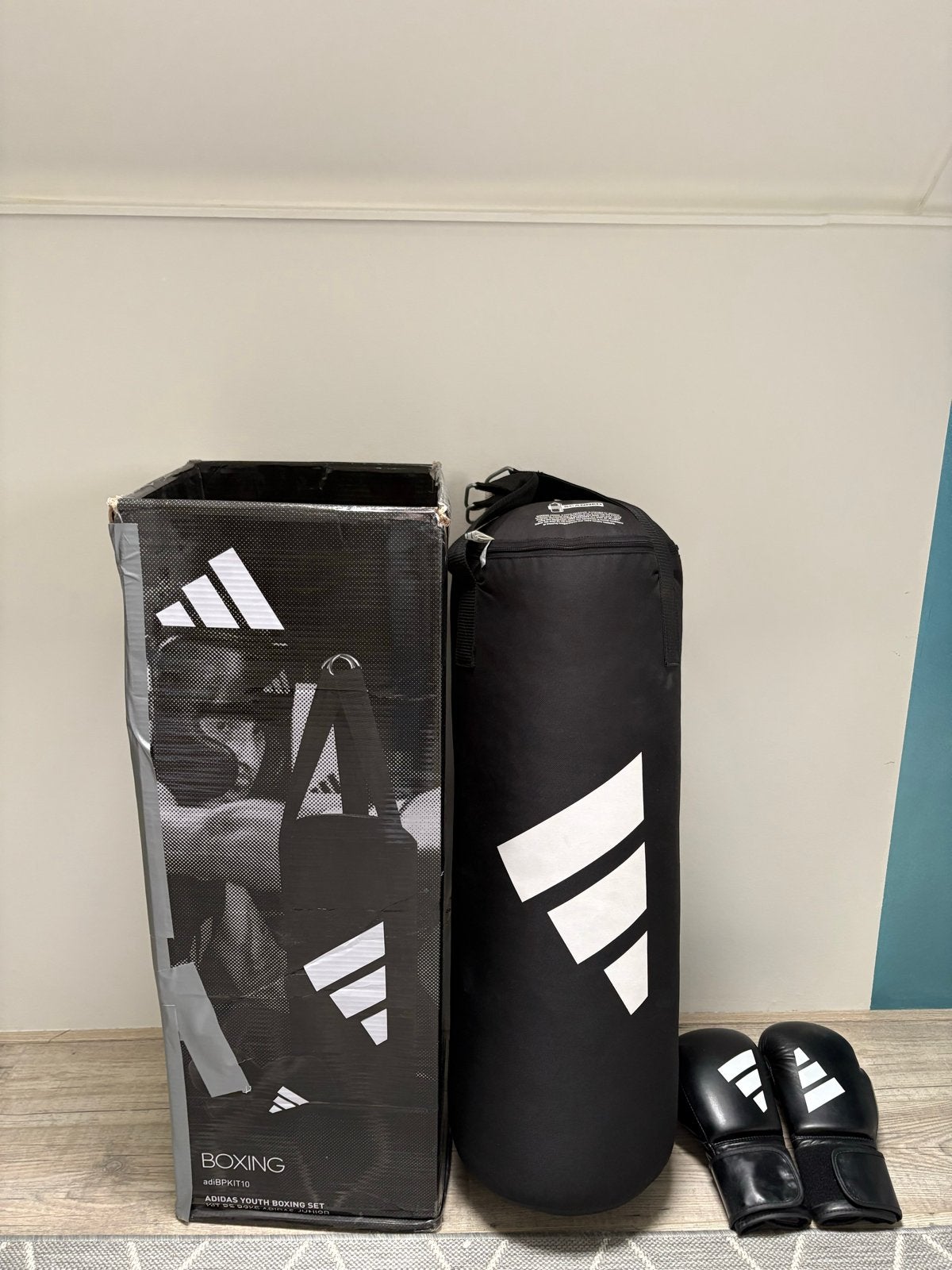 Adidas Bokszak 15kg met handschoenen, Sport en Fitness, Ophalen, Zo goed als nieuw, Bokszak