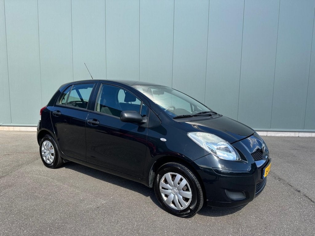 Toyota Yaris 1.0 VVTi Acces AIRCO | NAP ! (bj 2010), Auto's, 750 kg, Zwart, Bedrijf, Handgeschakeld
