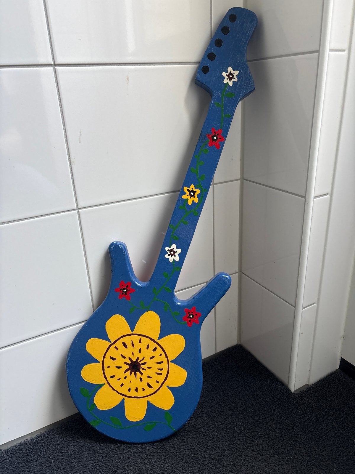 Houten gitaar voor kinderen - Zelf beschilderd, Ophalen of Verzenden, Gebruikt, Overige typen