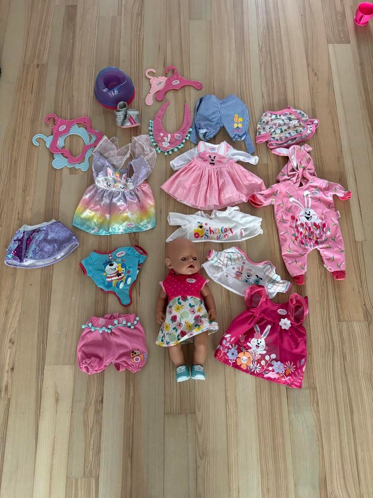 Babyborn pop met uitgebreide kledingcollectie en accessoires, Ophalen, Gebruikt, Babypop