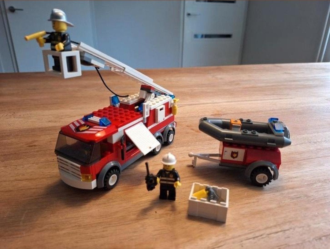 Lego CITY brandweer ladderwagen met aanhanger 7239, Lego, Ophalen of Verzenden, Compleet, Complete set