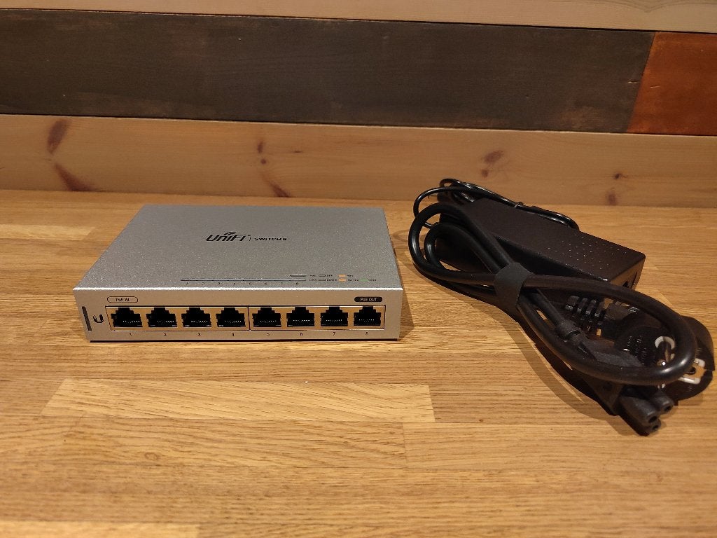 Ubiquiti Unifi US-8, Computers en Software, Gebruikt, Ekkersrijt 3102, 5692CC Eindhoven, Rma.ui.com, Ubiquiti
