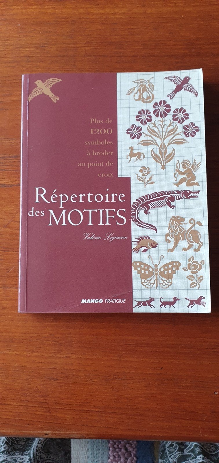 Borduurpatronenboek: Répertoire des Motifs, Ophalen of Verzenden, Gelezen, Borduren en Naaien