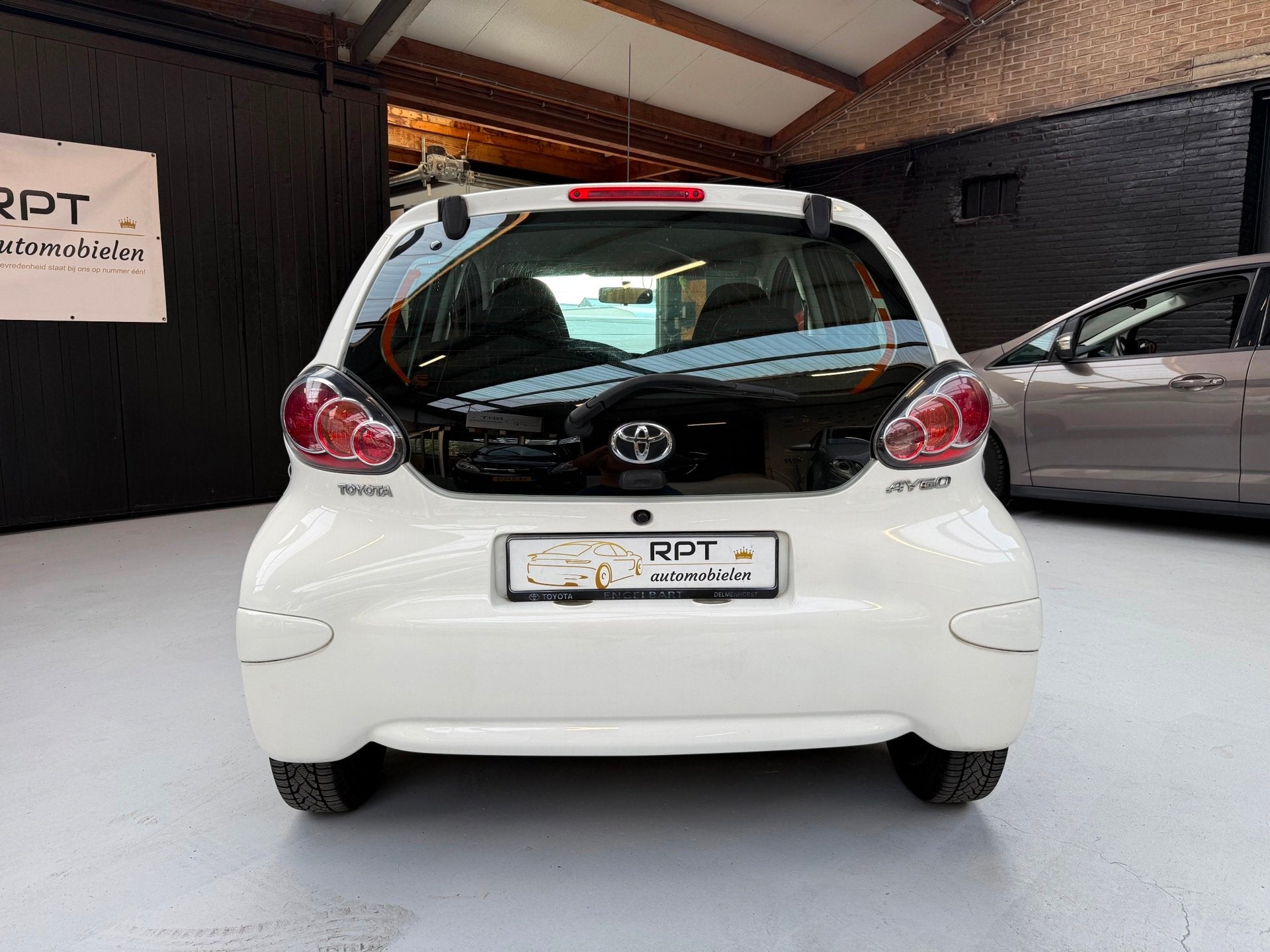 Toyota Aygo 1.0 VVT-i Aspiration, Voorwielaandrijving, Dealer onderhouden, Stof, Gebruikt