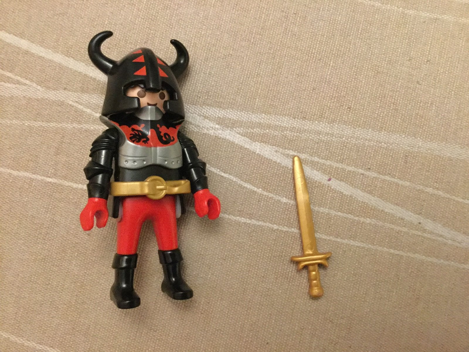 Playmobil ridder met gouden zwaard.