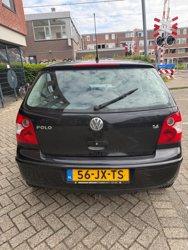 Volkswagen Polo 1.4 55KW 2002 Zwart, Voorwielaandrijving, 15 km/l, 4 cilinders, Zwart