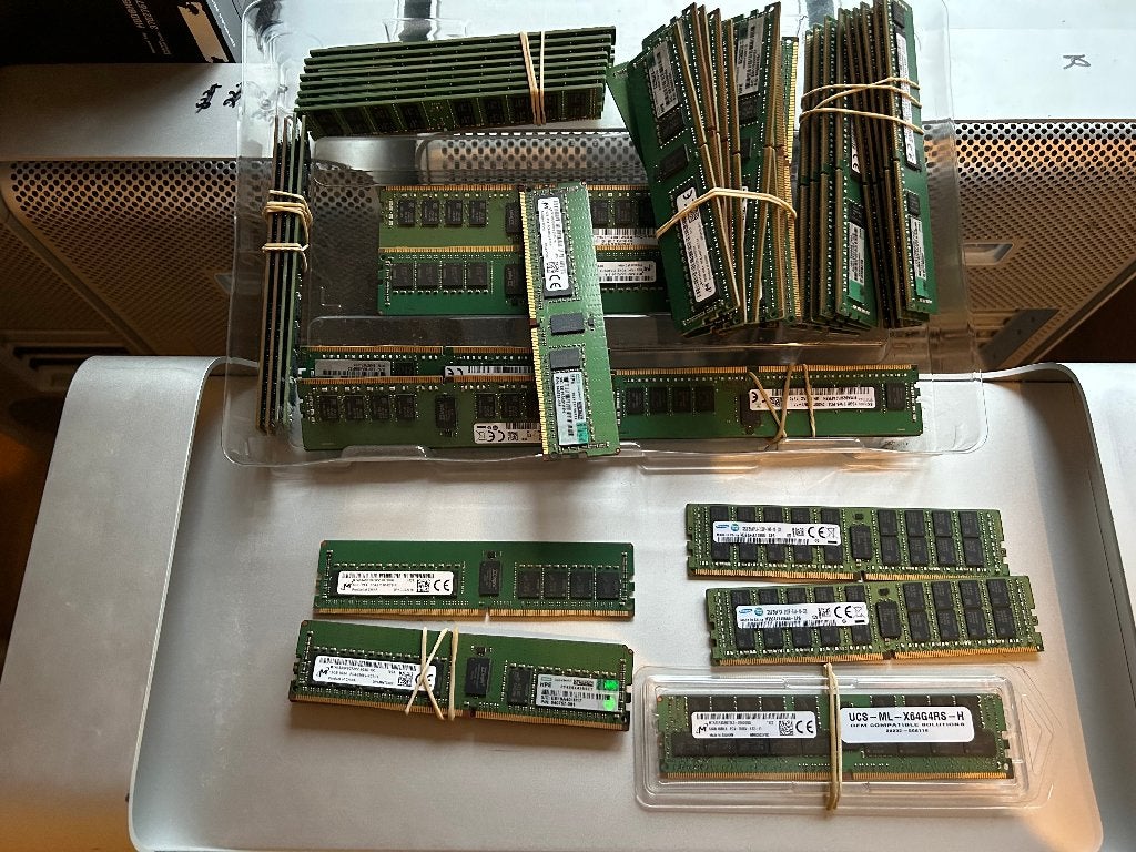 GEZOCHT: DDR4 DDR5 geheugen desktop laptop server, Computers en Software, RAM geheugen, DDR4, Ophalen of Verzenden, A, Desktop