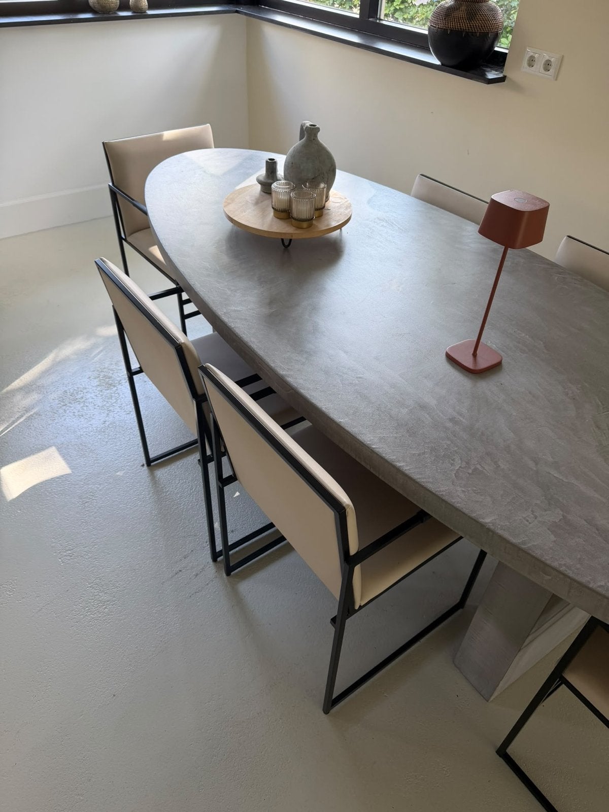 Ovale eettafel met 8 stoelen - modern design, Huis en Inrichting, Ophalen, Overige materialen, 200 cm of meer, 50 tot 100 cm