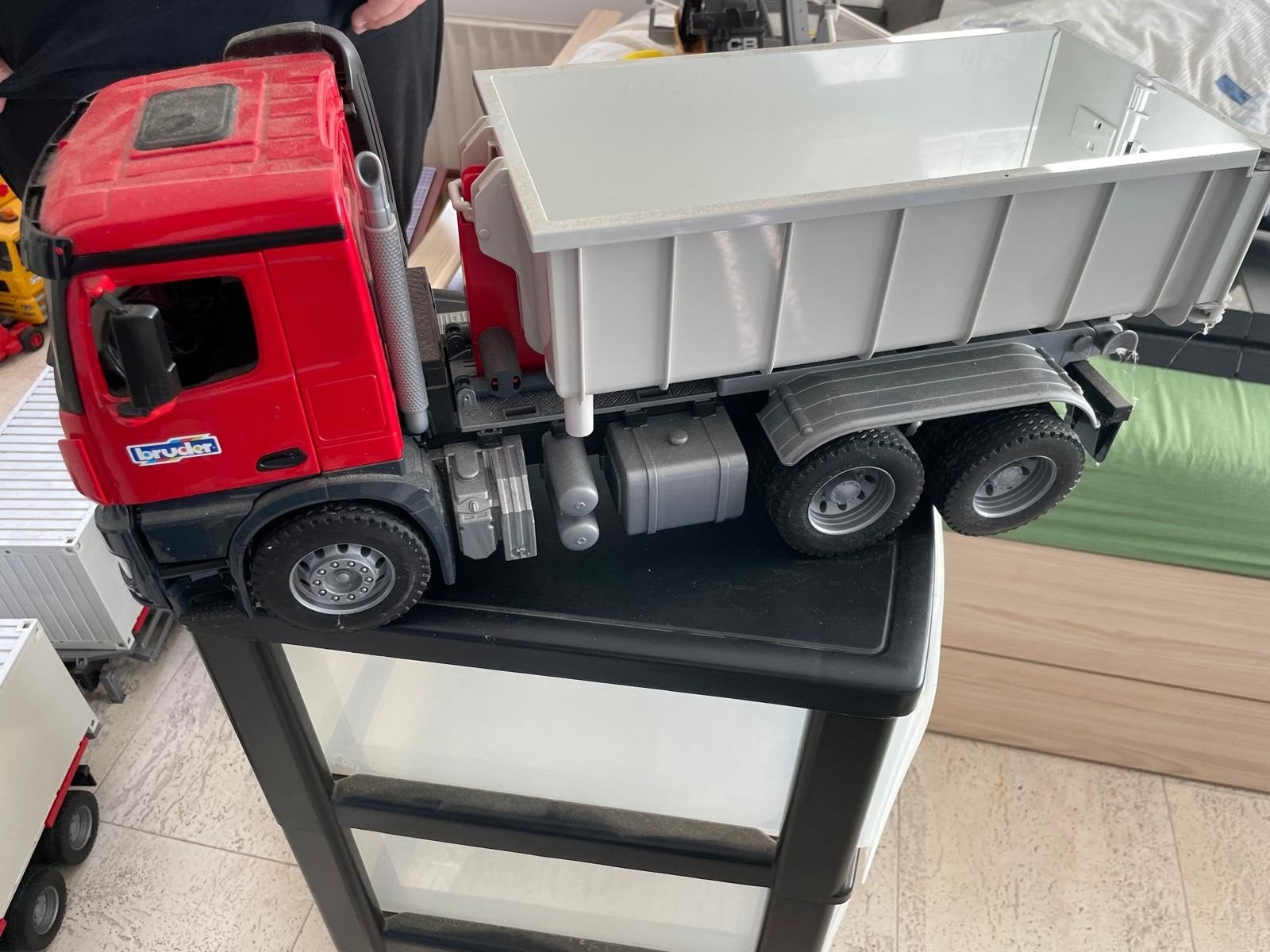 Bruder Mercedes-Benz Arocs Vrachtwagen met Kiepbak, Ophalen, Zo goed als nieuw