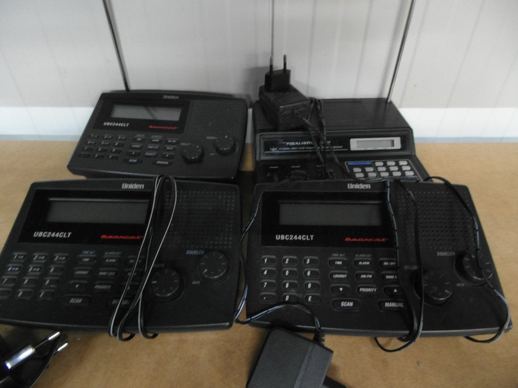 4 communicatie scanners 2switchonline, Ophalen, Zo goed als nieuw, 200 tot 500 kanalen