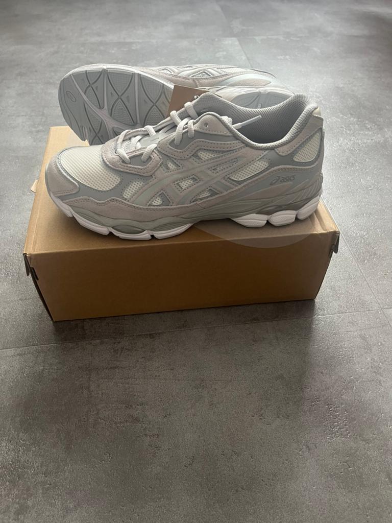 Asics Gel-NYC Cream Cloud Grey Maat 42,5, Kleding | Heren, Schoenen, Ophalen of Verzenden, Nieuw, Overige kleuren