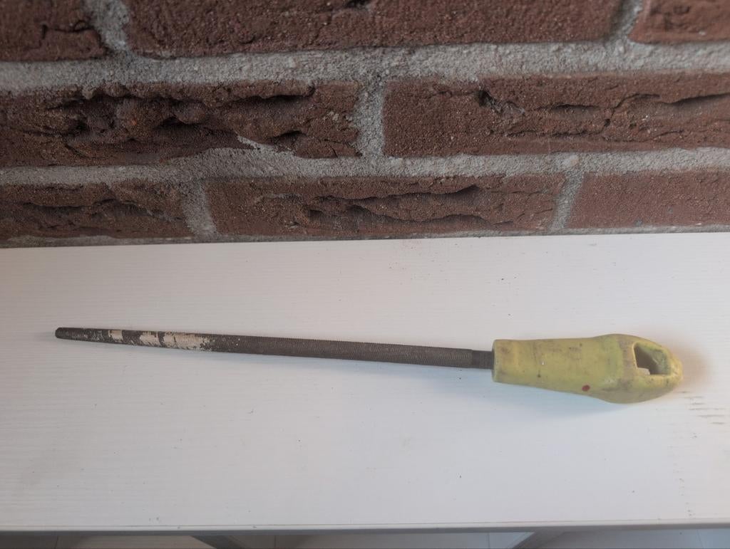 vijl met geel handvat, Ophalen of Verzenden, Gebruikt