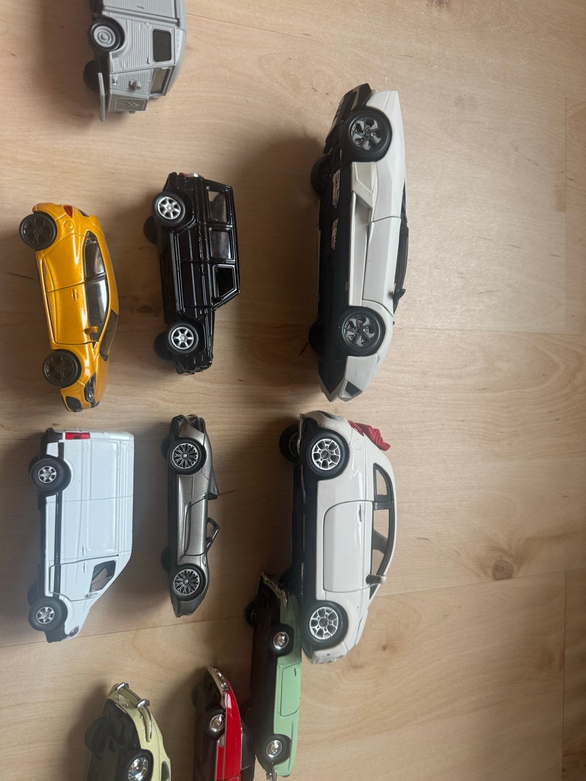 Diverse onbeschadigde miniatuur auto's in perfecte staat, Auto, 1:32 tot 1:50, Zo goed als nieuw, Ophalen