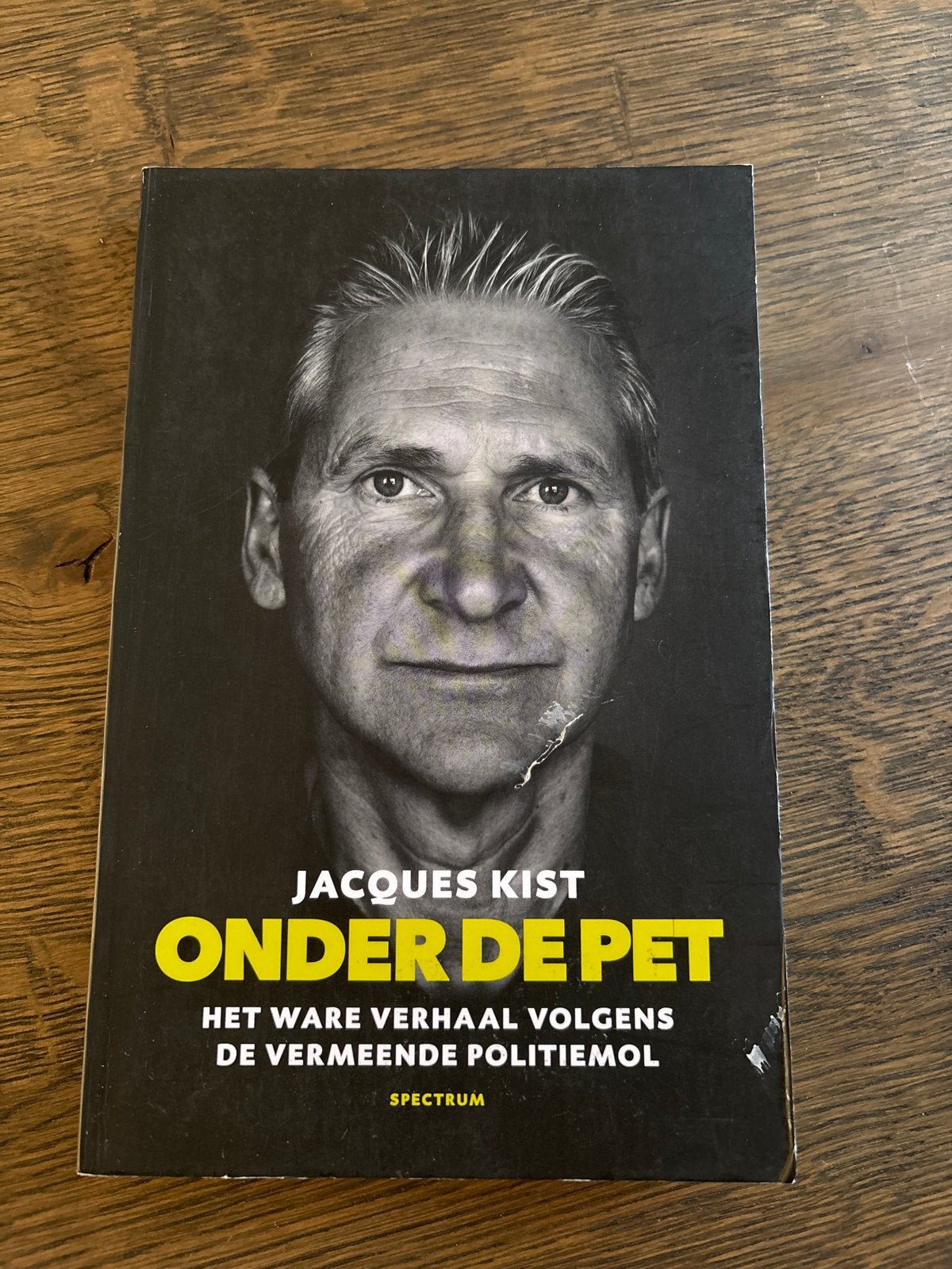 Jacques Kist - Onder de pet, Ophalen of Verzenden, Gelezen, Jacques Kist