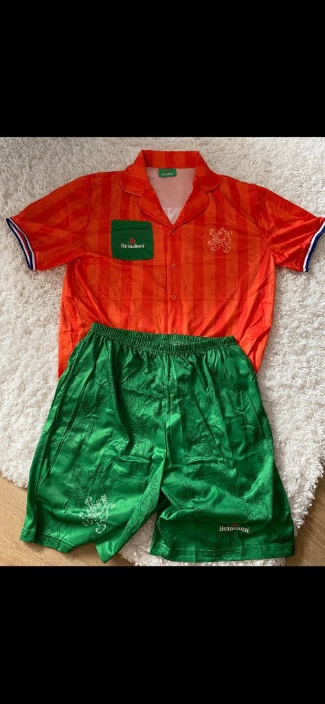 Nieuw Heineken Pilsjama maat S/M voetbal tenue, Verzamelen, Verzenden, Nieuw, Overige typen, Heineken