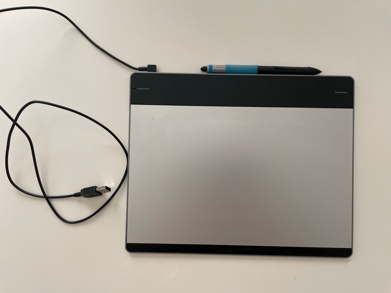 Wacom Intuos Pen & Touch Medium CTH-680 tekentablet, Computers en Software, Ophalen of Verzenden, Multi-touch, Gebruikt, Bedraad