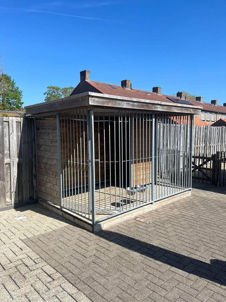 Honden kennel, Dieren en Toebehoren, Knaagdieren en Konijnen | Hokken en Kooien, 110 cm of meer, Ophalen of Verzenden, Zo goed als nieuw