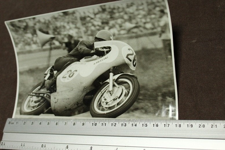 Foto coureur Marsovszky op Kawasaki racer TT Assen ?, Boeken, Ophalen of Verzenden, Gelezen