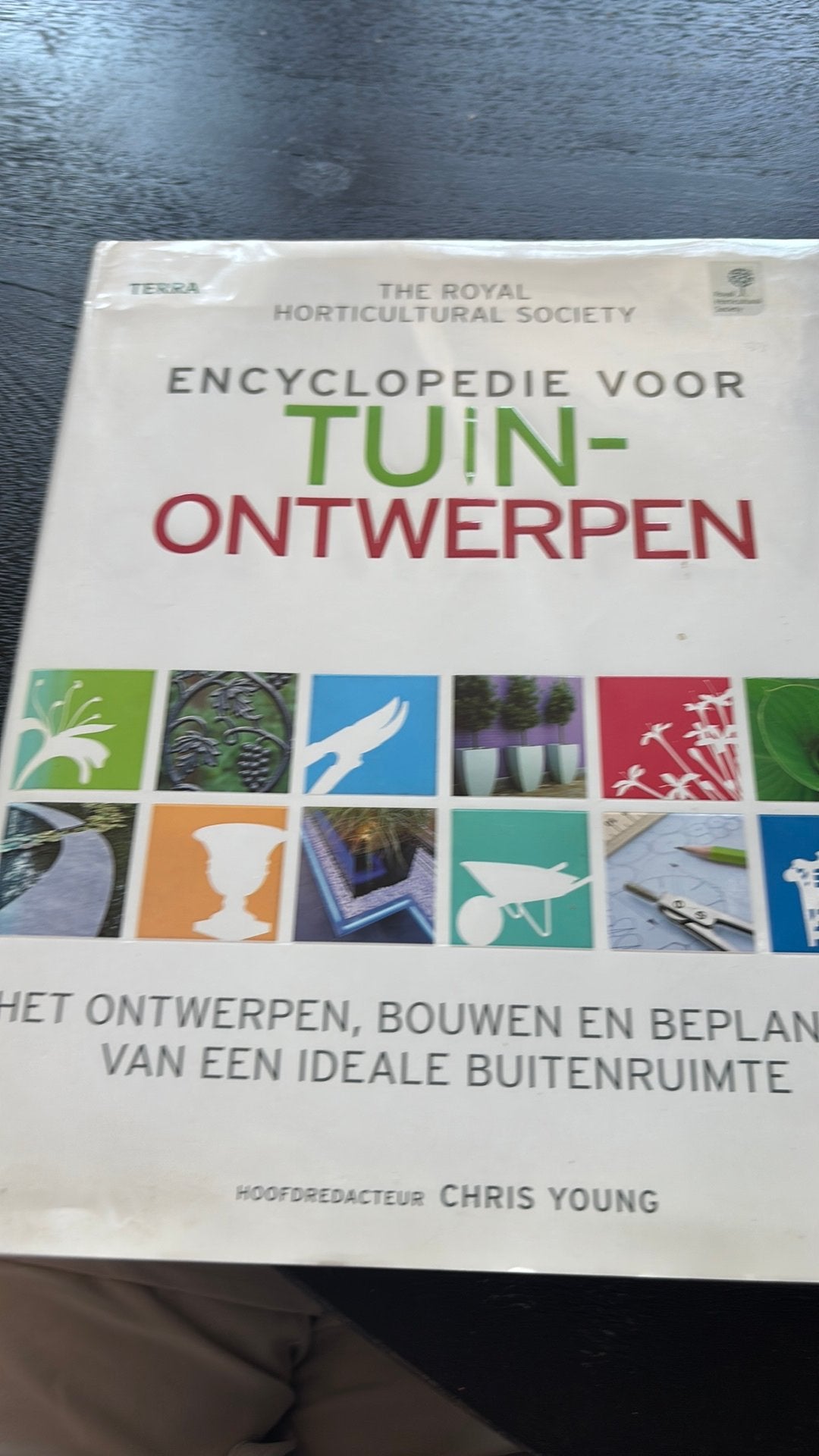 Chris Young - Encyclopedie voor tuinontwerpen, Gelezen, Ophalen of Verzenden, Chris Young, Interieur en Design
