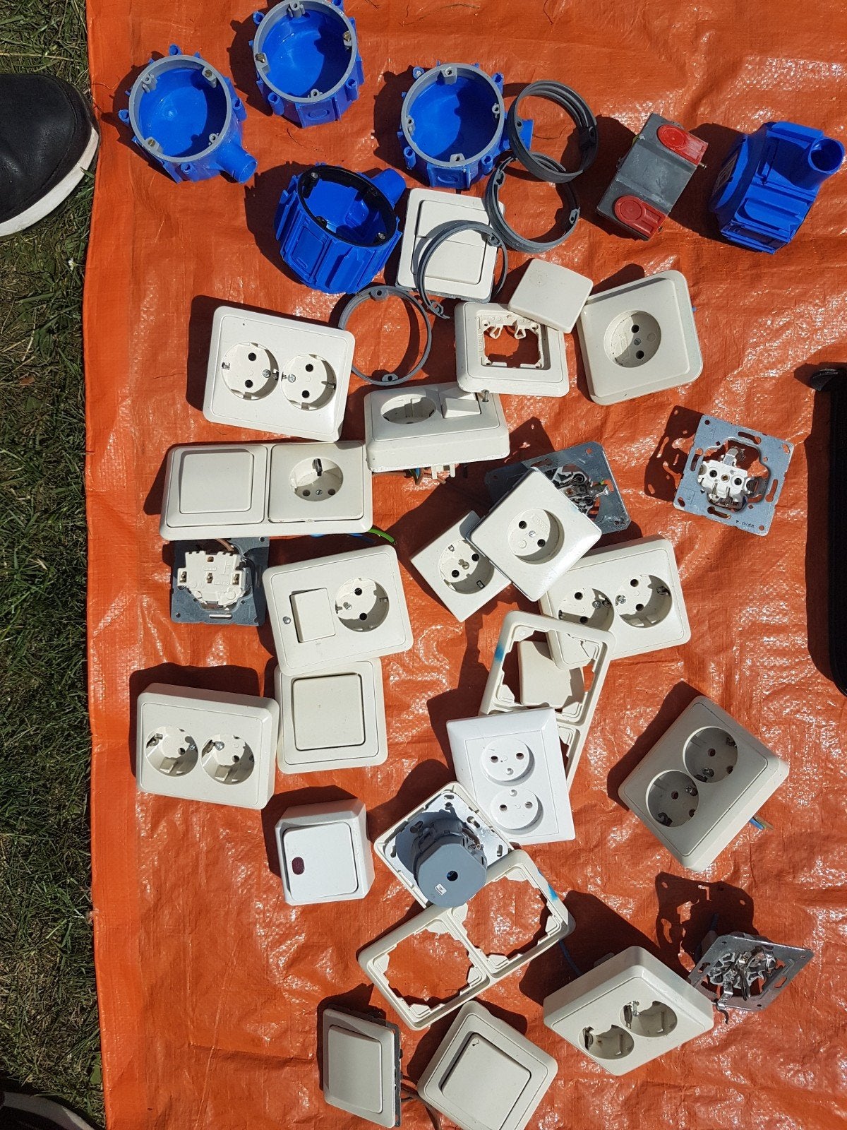 diverse stopcontacten en schakelaars., Doe-het-zelf en Verbouw, Elektra en Kabels, Ophalen of Verzenden, Stopcontact
