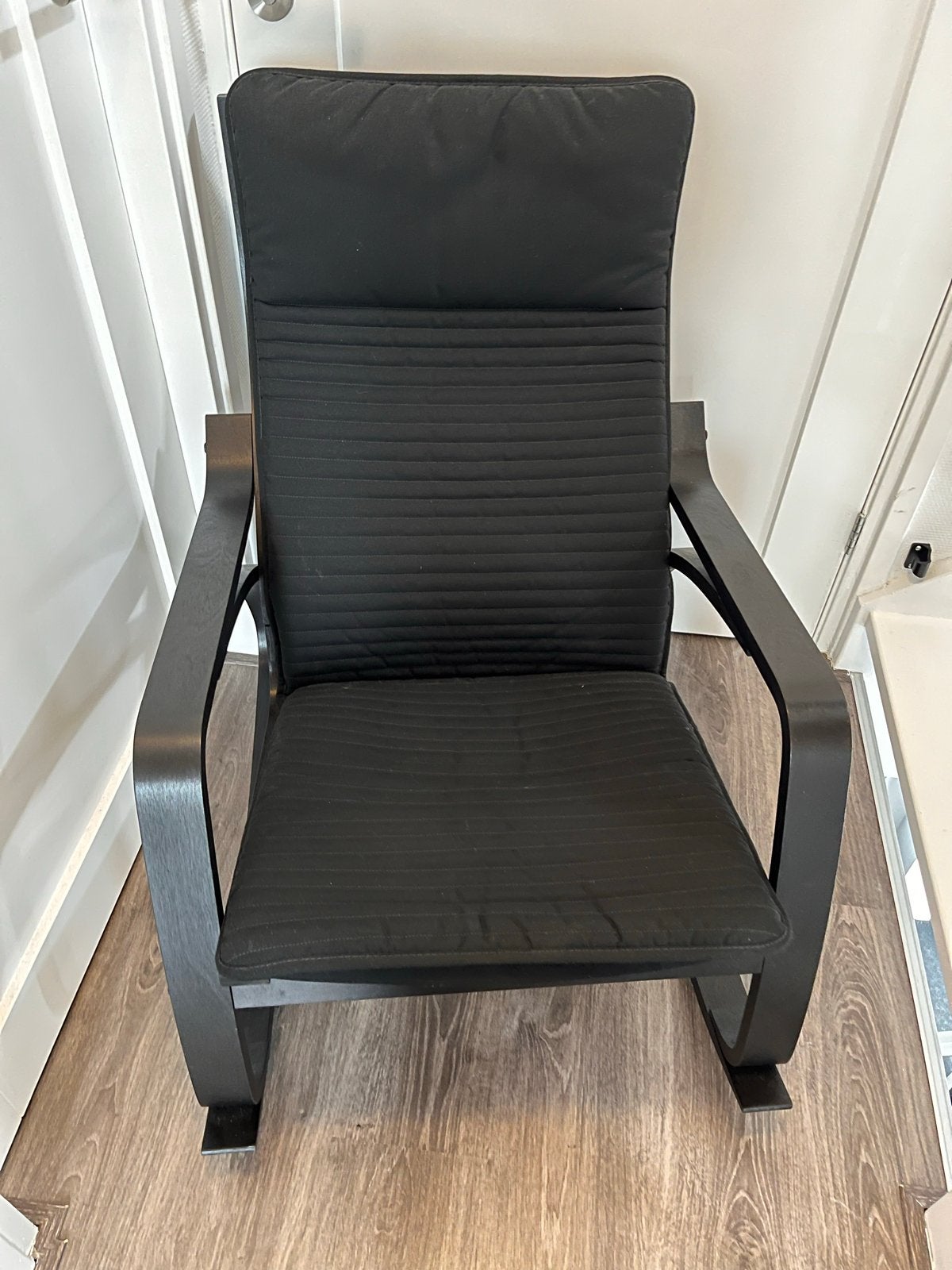IKEA Poäng Schommelstoel Zwart met Zwart Kussen, Ophalen, Gebruikt, Zwart, Eén