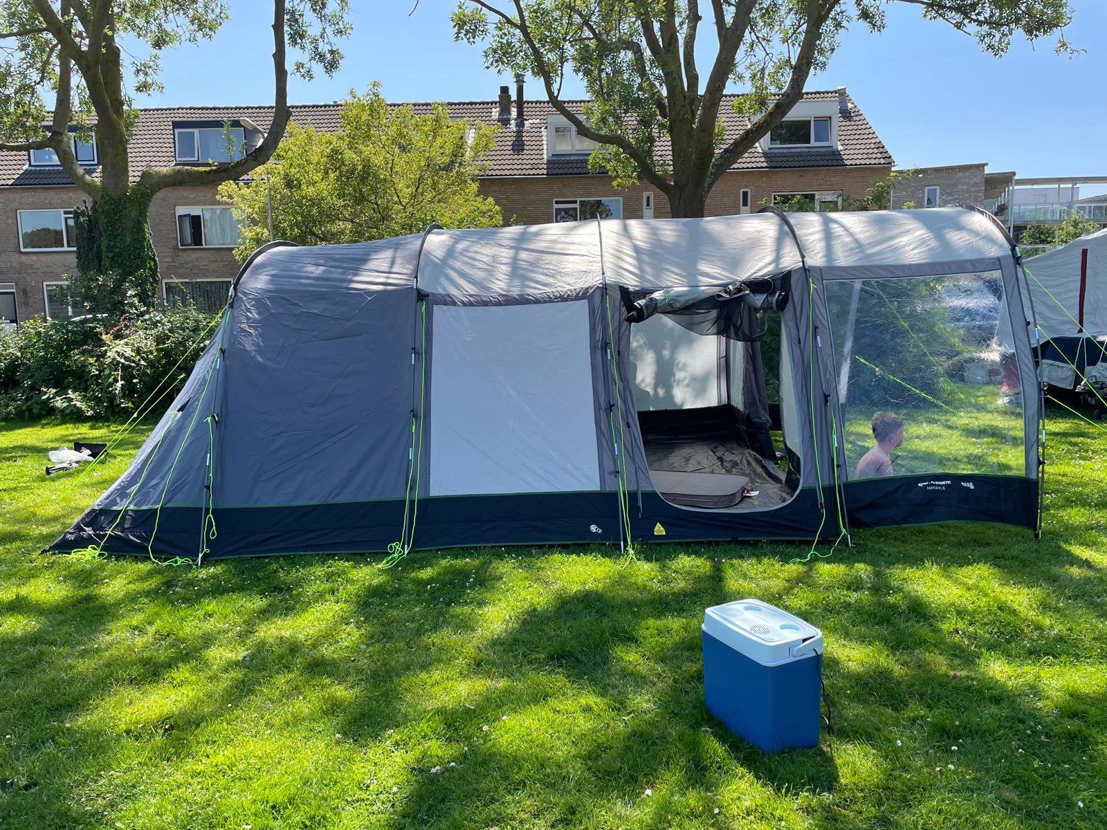 Luxe bungalowtent met kanpeeruitrusting en vakantiekar, Ophalen, Zo goed als nieuw, Tot en met 4