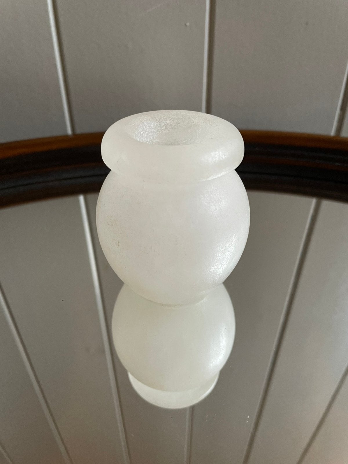 Vintage klein vaasje van wit albast, albasten vaasje Italië., Wit, Ophalen of Verzenden, Zo goed als nieuw, 6 cm