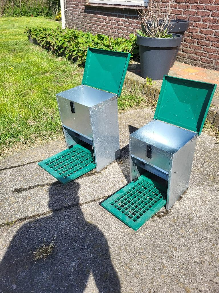 Feed-o-matic voerstations, Ophalen, Zo goed als nieuw, Drinken en Voederen
