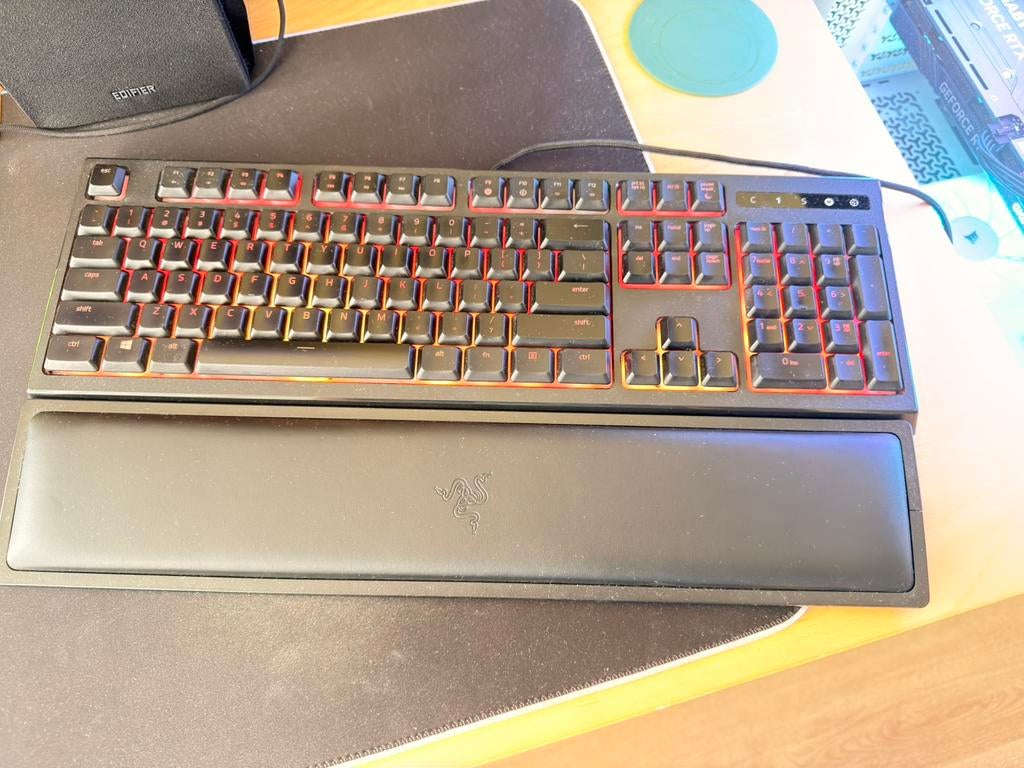 Razer Ornata Chroma Gaming Toetsenbord + Polssteun, Gebruikt, Gaming toetsenbord, Ophalen of Verzenden, Qwerty