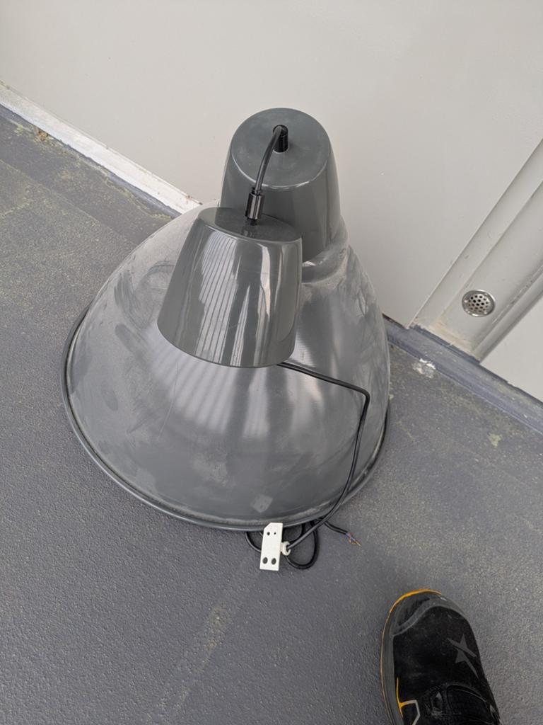 MOET NU WEG Grote industriële IKEA lamp - Gratis, Huis en Inrichting, Lampen | Hanglampen, Ophalen, Gebruikt, 50 tot 75 cm, Metaal