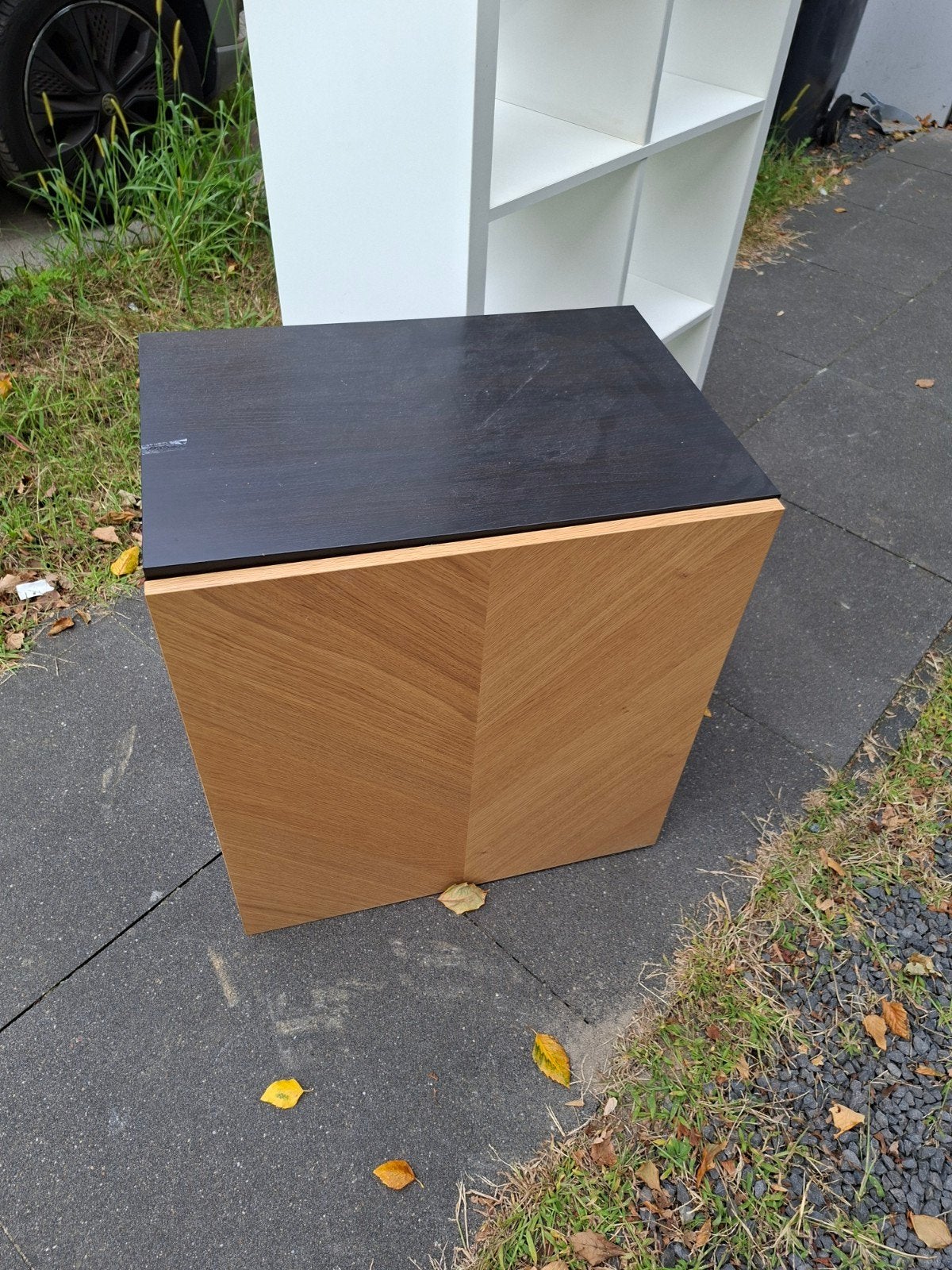 Gratis af halen. Ikea Besta kastje met 2 planken, Ophalen, Minder dan 40 cm, Doos, Minder dan 35 cm