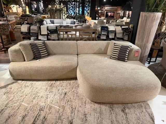 bank, lounge bank, stoer en sober, hotel sjiek, organisch., 250 tot 300 cm, Nieuw, Ophalen of Verzenden, Hotel sjiek, stoer en sober, landelijk.