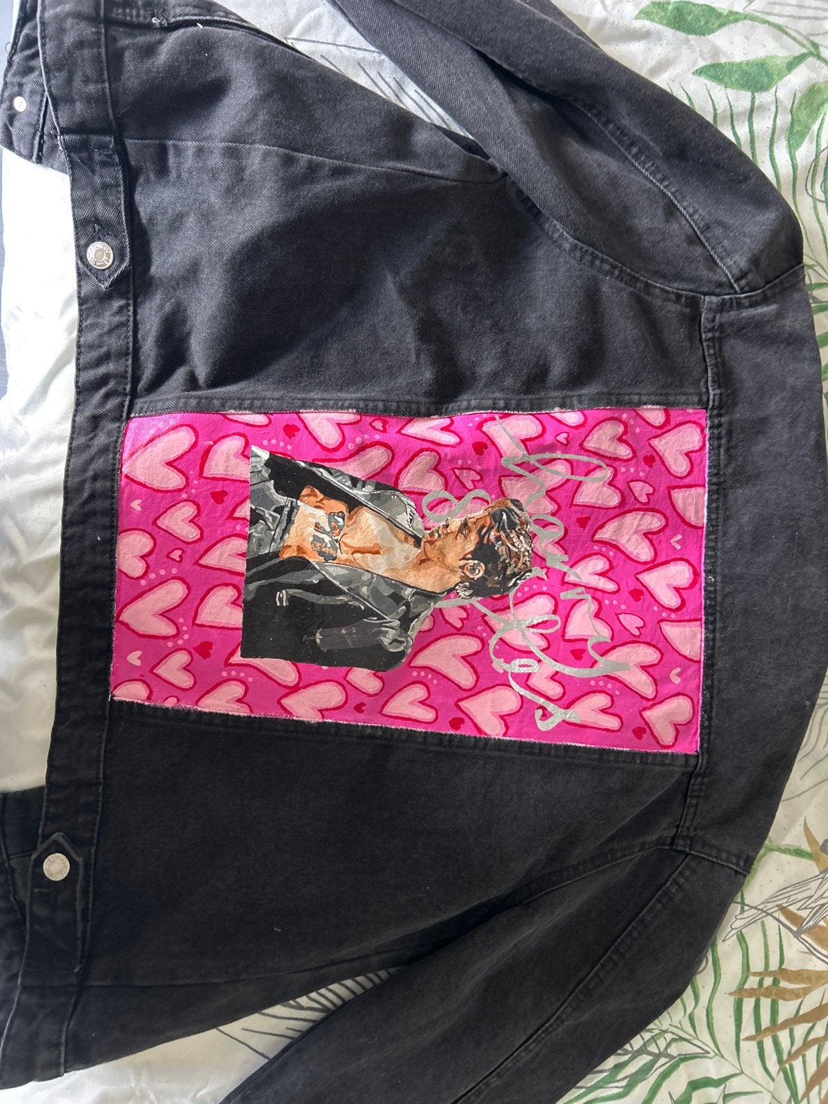 Unieke spijkerjas met handgeschilderde Harry Styles print, Ophalen of Verzenden, Nieuw, Zwart, Overige jeansmaten