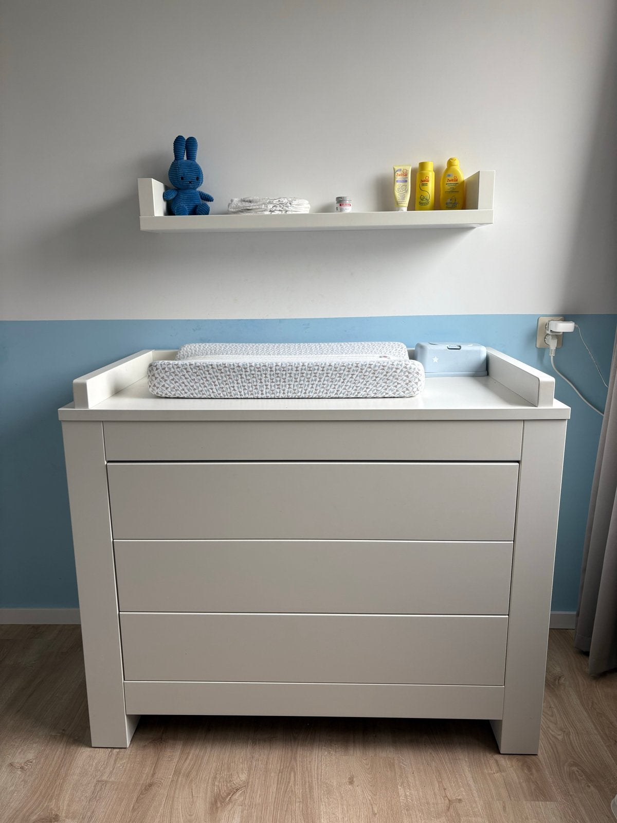 Kidsmill Alaska Commode met Wandplank, Ophalen, 50 tot 70 cm, Opstaande rand, 100 cm of meer