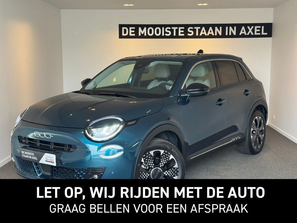Fiat 600 1.2 Hybrid La Prima (bj 2024, automaat), Auto's, Fiat, Gebruikt, Euro 6, 1199 cc, 620 kg