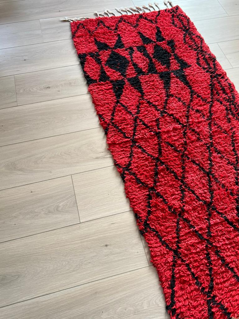 Rood berber loper/ tapijt/ vloerkleed 77x170cm, Gebruikt, Berber boho bohemian kelim beni ourain vintage retro, Overige kleuren