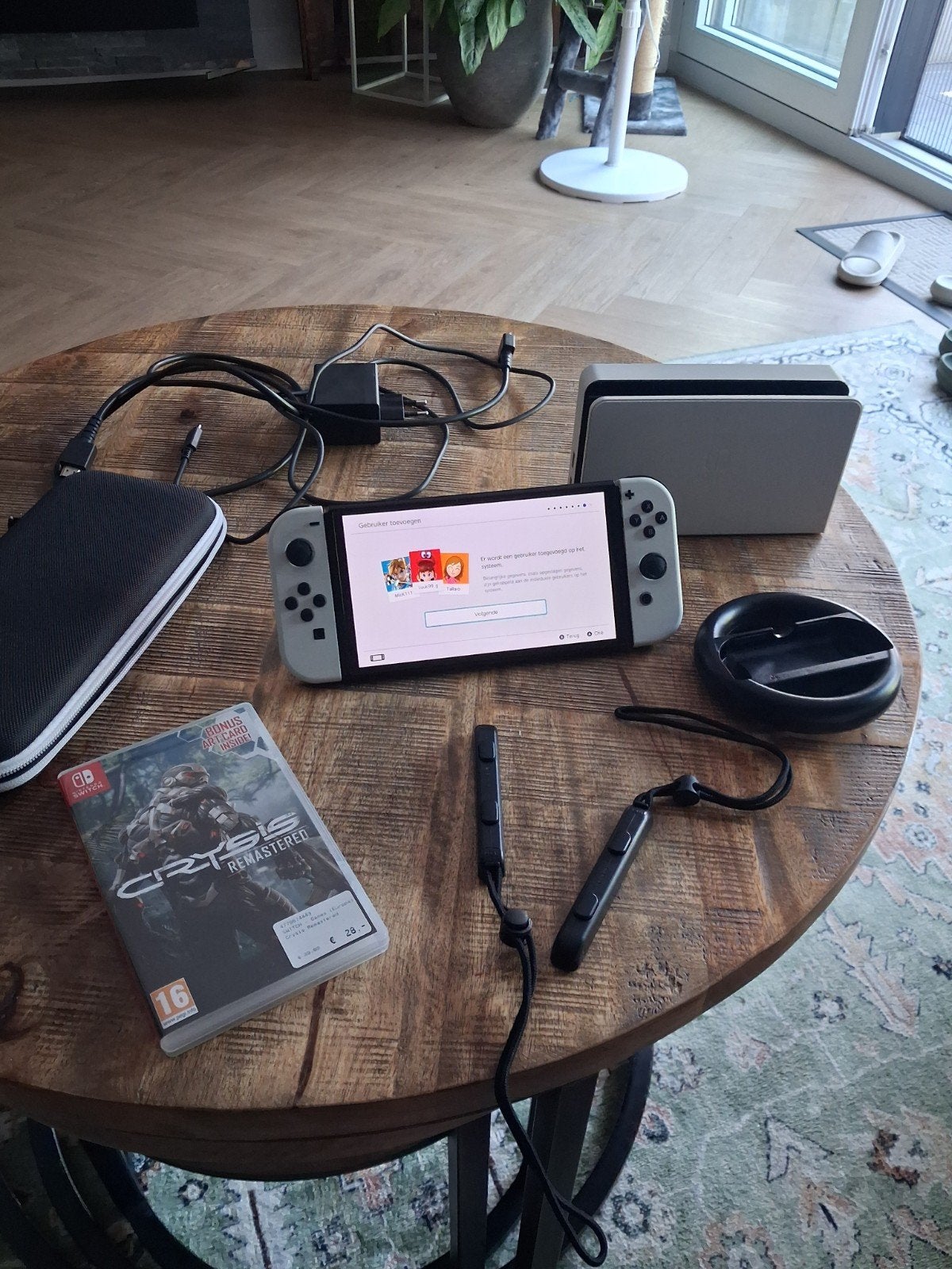 Nintendo Switch OLED met Crysis Remastered en accessoires, Ophalen of Verzenden, Zo goed als nieuw, Met 1 controller, Switch OLED