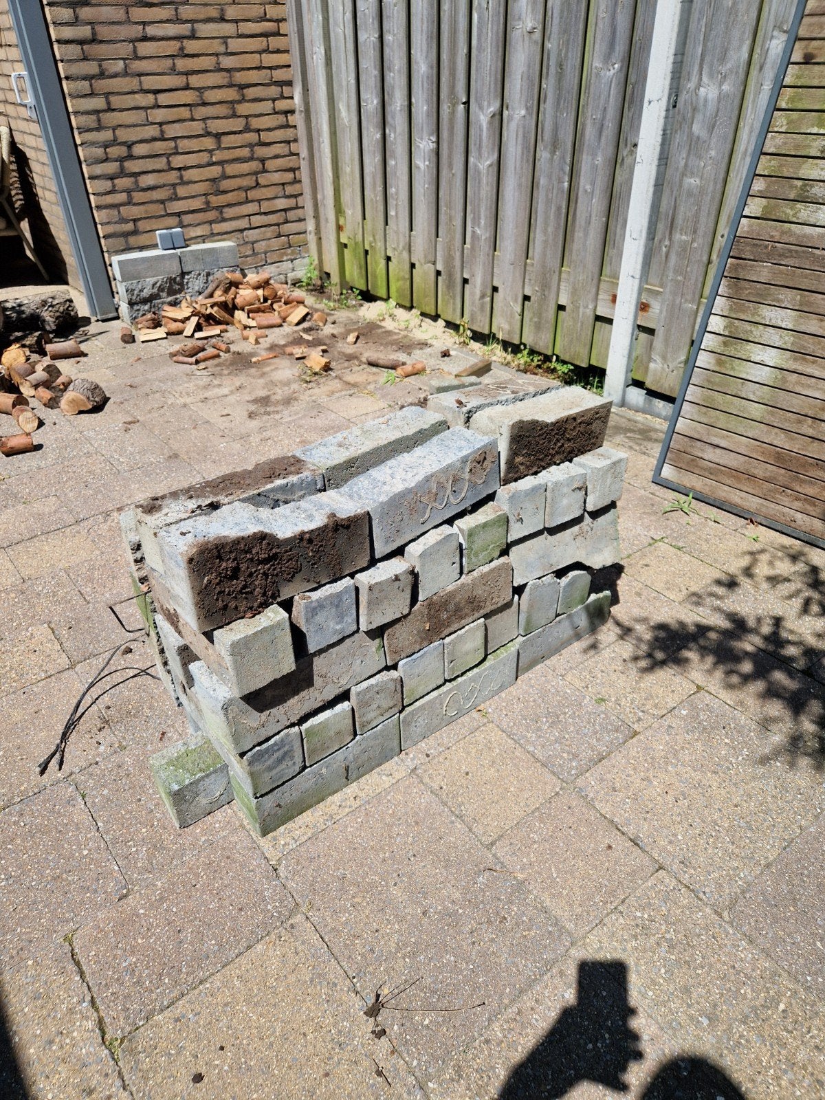 Gratis Gebruikte betonnen stenen voor tuin of constructie, Doe-het-zelf en Verbouw, Metselstenen, Ophalen, Gebruikt, Beton