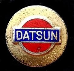 Datsun schroef-speld emaille met stempel- goudkleur, Verzenden, Zo goed als nieuw, Transport, Speldje of Pin