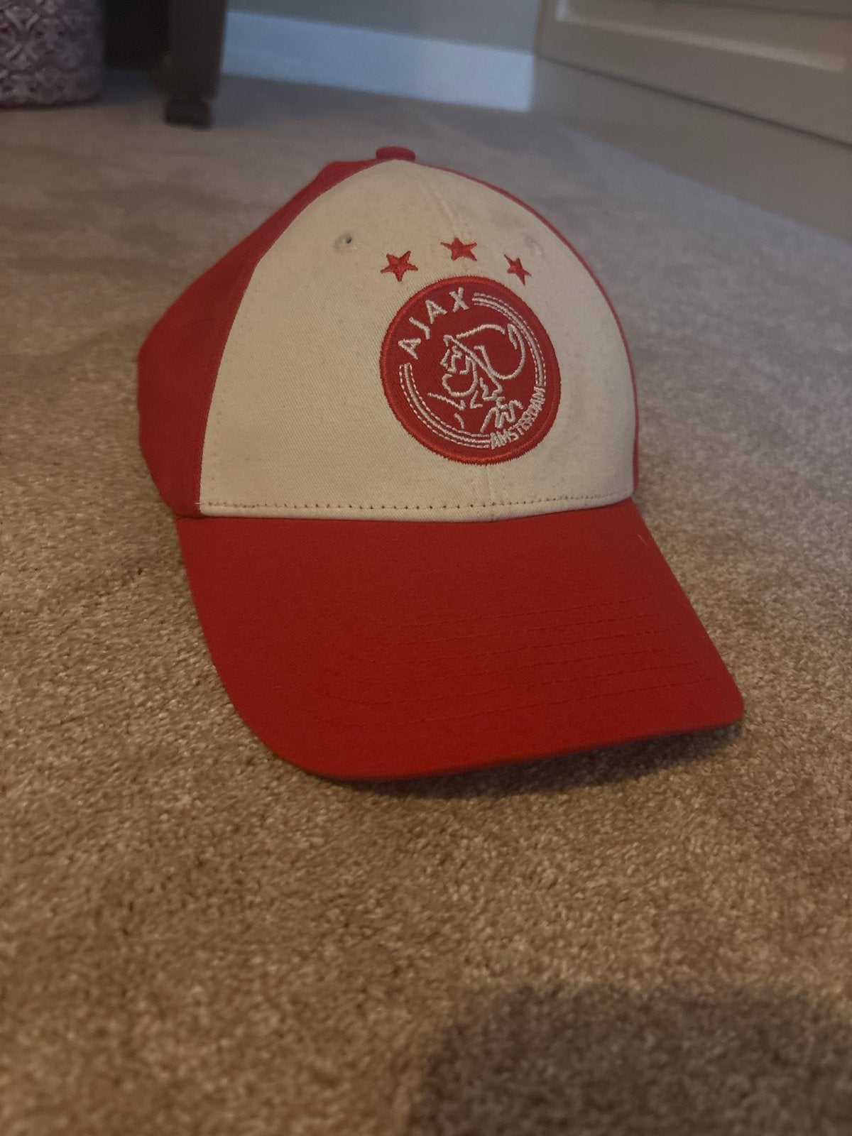 Ajax pet rood/wit, Ophalen of Verzenden, Zo goed als nieuw, One size fits all, Pet