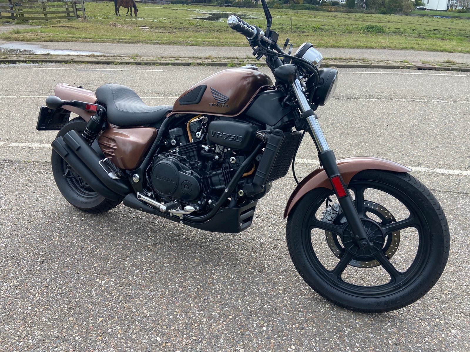 Te koop honda supermagna brown on black powercruiser 750cc, 4 cilinders, Gebruikt, Particulier, Meer dan 35 kW