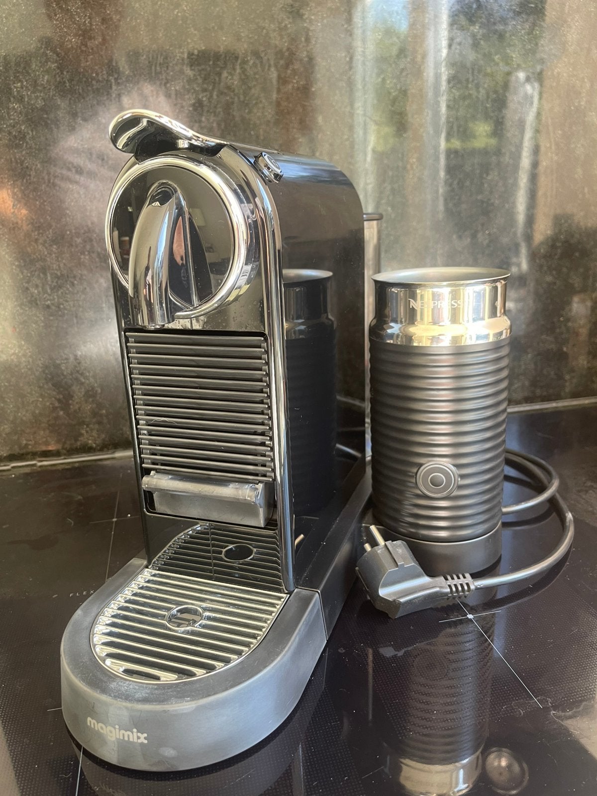 Magimix M196 Milk cn Nespresso apparaat met melkopschuimer, Ophalen of Verzenden, Zo goed als nieuw, Espresso apparaat